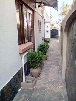 Bachelor apartment in Beyers Park