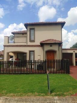 3 Bedroom Duplex in Albertsdal