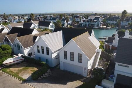 4 Bedroom House in St Francis Bay Canals
