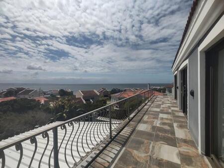 4 Bedroom House in Santareme