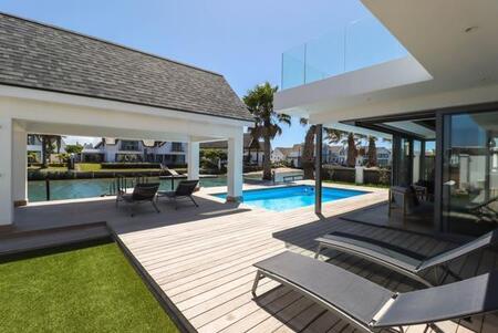 6 Bedroom House in St Francis Bay Canals