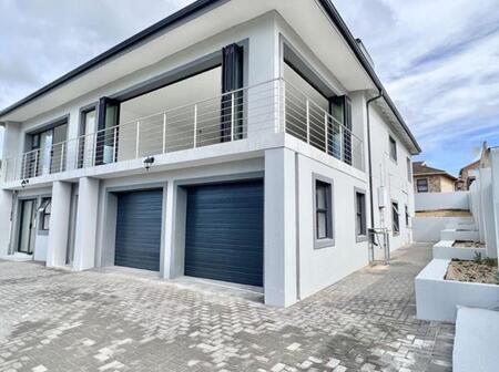 5 Bedroom House in Wavecrest