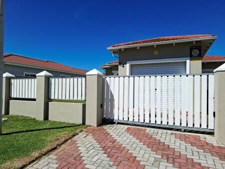 3 Bedroom House in Overbaakens