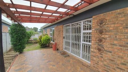 3 Bedroom Townhouse in Gonubie