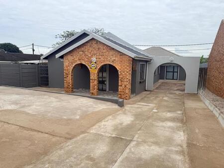 3 Bedroom House in Brackenham