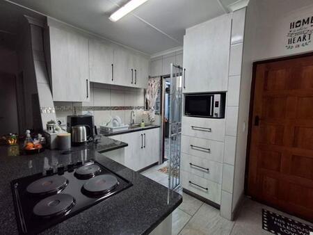 1 Bedroom Townhouse in Arboretum