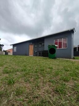 3 Bedroom House in Brackenham