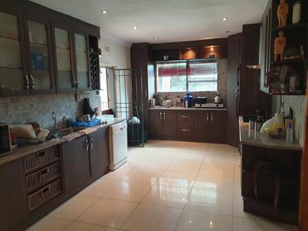 4 Bedroom House in Helderkruin