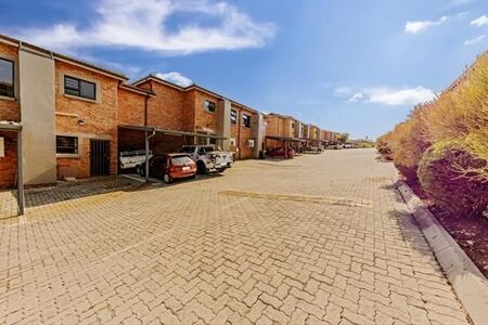 3 Bedroom Townhouse in Helderkruin