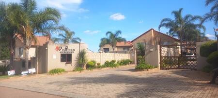 2 Bedroom Townhouse in Noordheuwel