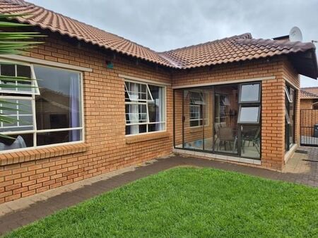 3 Bedroom Townhouse in Shere