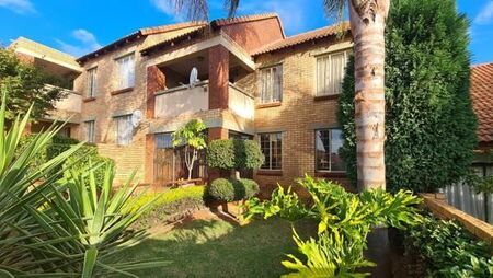 2 Bedroom Townhouse in Mooikloof Ridge