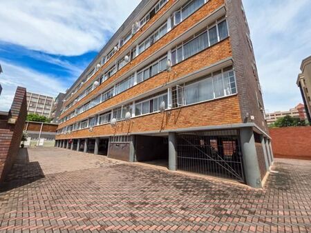 2.5 Bedroom Apartment in Arcadia