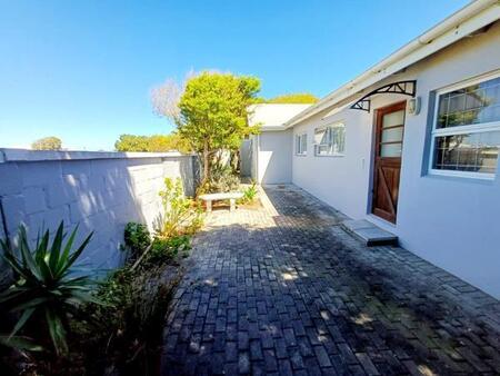 1 Bedroom Flat in Westcliff