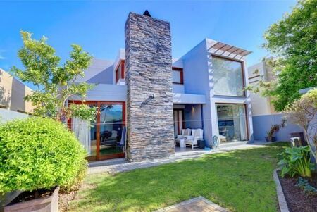 3 Bedroom House in Earls Court