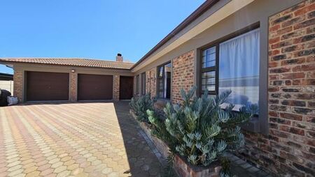 4 Bedroom House in Reebok