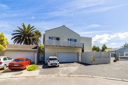 3 Bedroom Apartment in Blouberg Rise