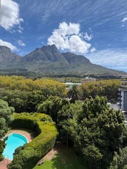 2 Bedroom Flat in Newlands