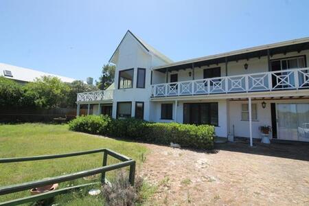 4 Bedroom House in Noordhoek