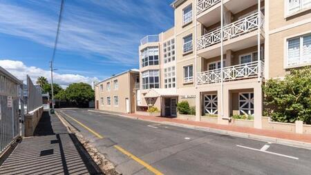 1 Bedroom Apartment in Strand Central