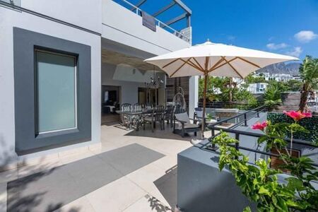 3 Bedroom House in Camps Bay