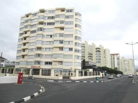 2 Bedroom Flat in Strand North