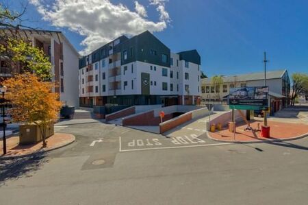 2 Bedroom Apartment in Onder Papegaaiberg