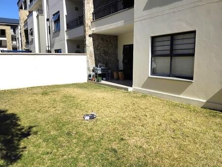3 Bedroom Apartment in Somerset West Central