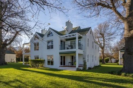 2 Bedroom Apartment in Erinvale Estate