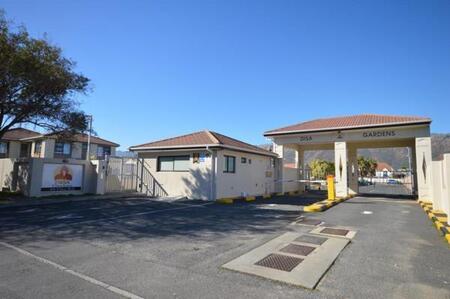 2 Bedroom Apartment in Gordons Bay Central