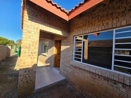 3 Bedroom Townhouse in Lydenburg