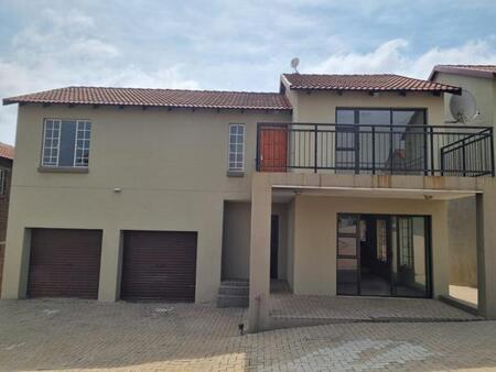 4 Bedroom Townhouse in Lydenburg