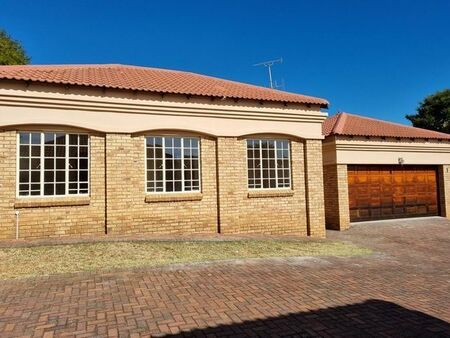 3 Bedroom house to rent in Safari Gardens, Rustenburg