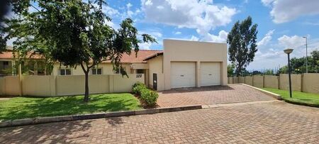 3 Bedroom townhouse - sectional to rent in North Riding Ah, Randburg