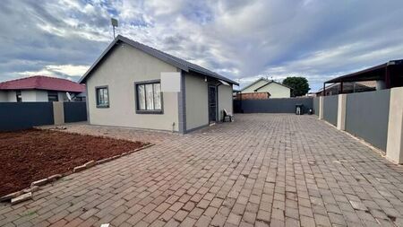 2 Bedroom house to rent in The Orchards, Akasia