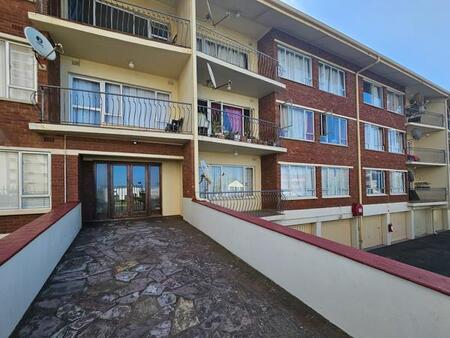 2 Bedroom Apartment in Amanzimtoti