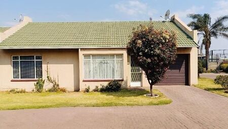 2 Bedroom Townhouse in Grobler Park