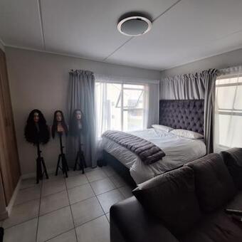 1 Bedroom Apartment in Linbro Park