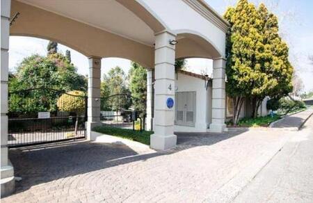 2 Bedroom Townhouse in Sandton Central