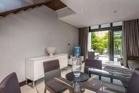 2 Bedroom Apartment in Melrose Arch