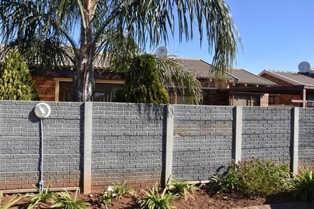 2 Bedroom Townhouse in Florida Glen