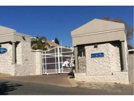 2 Bedroom Duplex in Kensington