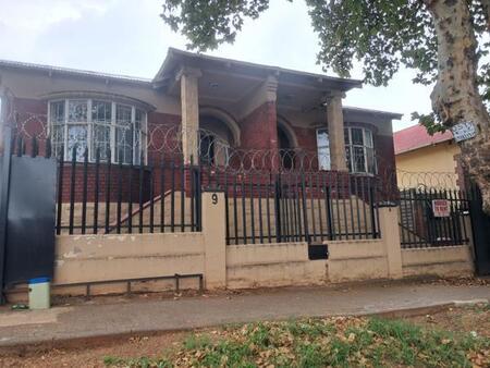 4 Bedroom House in Bezuidenhout Valley