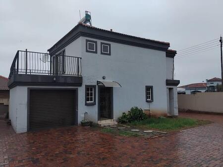 3 Bedroom Townhouse in Bergsig