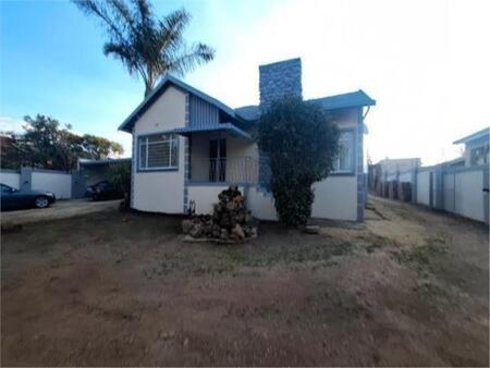 3 Bedroom House in Van Riebeeck Park
