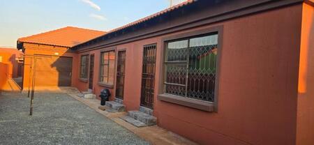 Bachelor apartment in Vosloorus