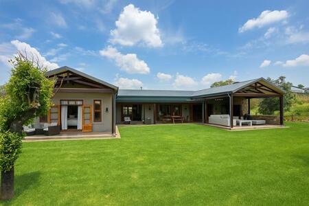 4 Bedroom House in Laezonia