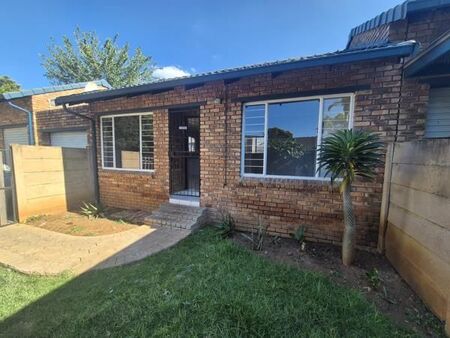 2 Bedroom Townhouse in Rooihuiskraal North