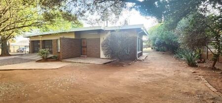 5 Bedroom House in Erasmia