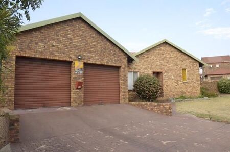 3 Bedroom House in Rooihuiskraal